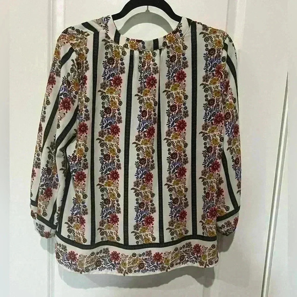 COLLECTIVE CONCEPTS BOHO LIGHTWEIGHT DARK FLORAL BLOUSE - Picture 2 of 5